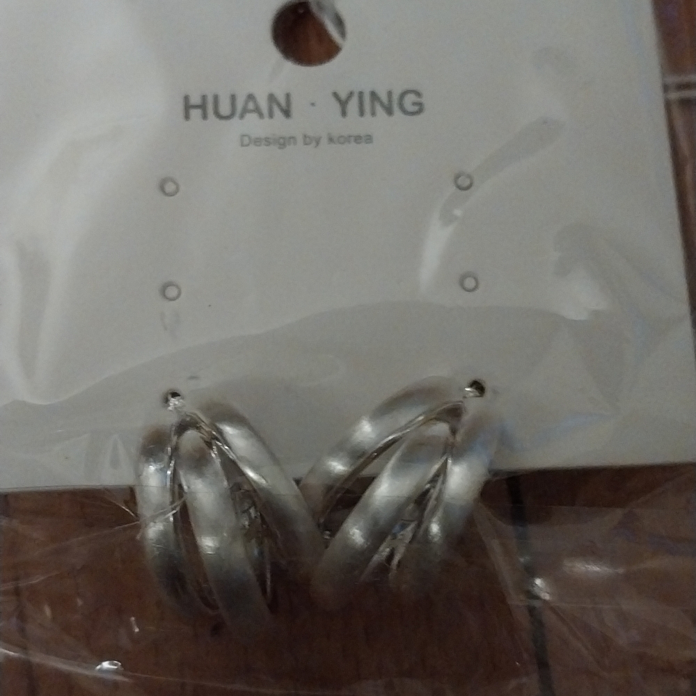 Huan ying women earing